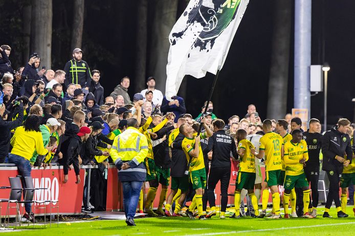 De 0-1 overwinning bij Jong PSV van maandagavond wordt door de spelersgroep en de meegereisde fans uitgebreid gevierd. Zit er vrijdag tegen Roda JC weer een feest in?