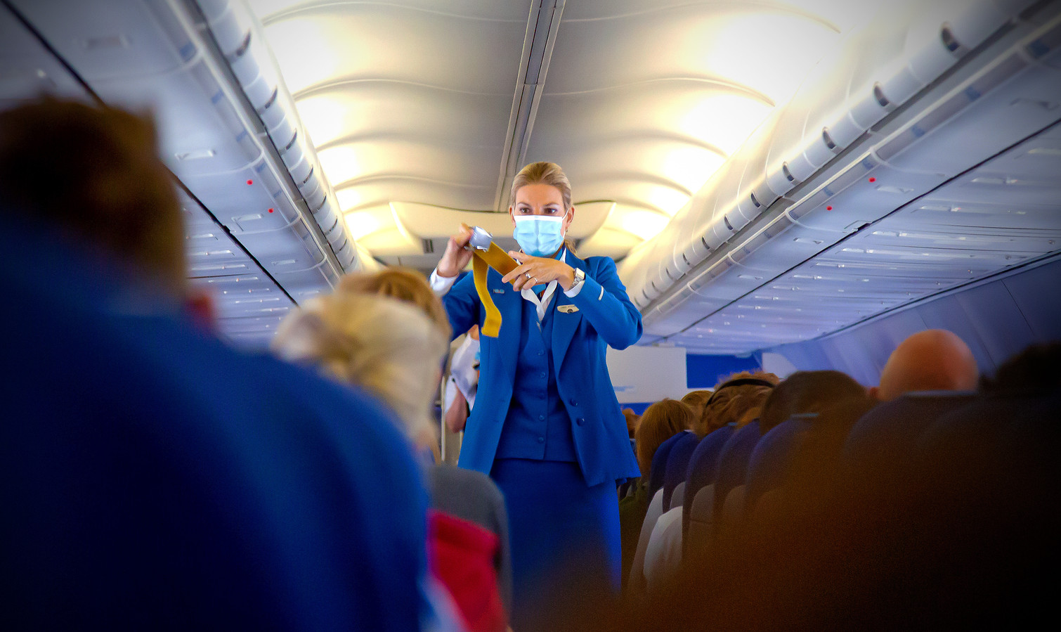 Jonge dame Occlusie Recyclen Carrièreswitch? KLM-stewardessen overwegen om in zorgcentrum in Harmelen te  gaan werken | Foto | AD.nl