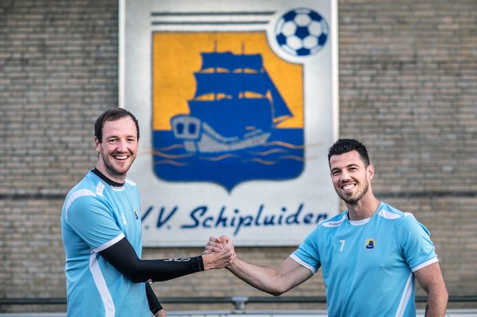 Jeugdvrienden Tom Boks en Koen Göbel zijn na twaalf jaar weer herenigd: ,,Vroeger waren we elke dag samen aan het voetballen. Bij Schipluiden en na schooltijd op de trapveldjes.”