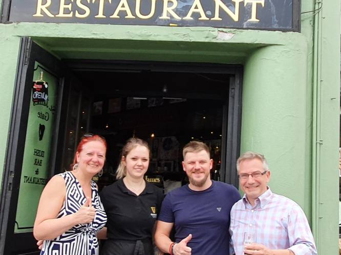 Na de racistische postkaart in Aalst, gaat Vlaams Belang iets drinken in Ierse pub: “Wij hebben hier niks mee te maken”
