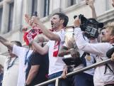 Van Bommel vol ongeloof na kampioenschap: 'Echt uniek'