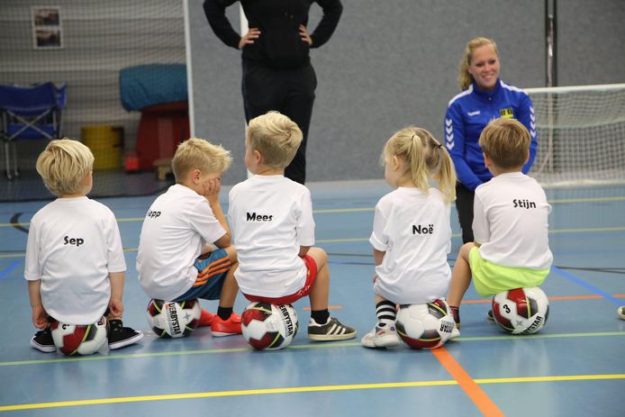 Bij SV Raalte mogen de kleintjes weer kennismaken met voetbal.