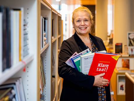 Carla helpt mensen die Nederlandse taal niet goed machtig zijn: ‘Mooi als je het verschil kan maken’