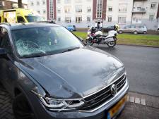Voetganger zwaargewond na aanrijding met auto in Moerwijk