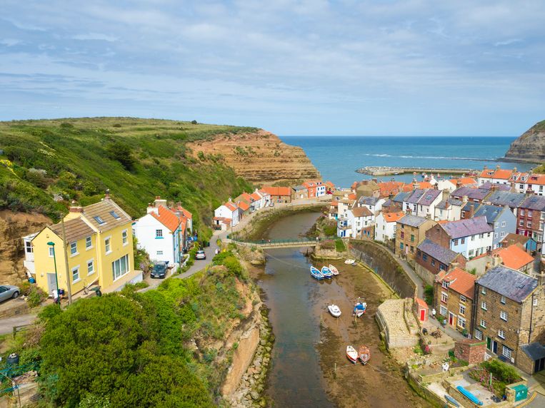 In het dorpje Staithes werkte Captain James Cook ooit in een kruidenierswinkel.  Beeld Loop Images/Universal Images Gro