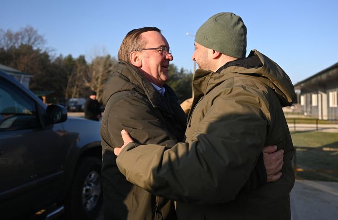 De Duitse minister van Defensie Boris Pistorius en zijn Oekraïense collega Rustem Umerov eind november in Kiev.