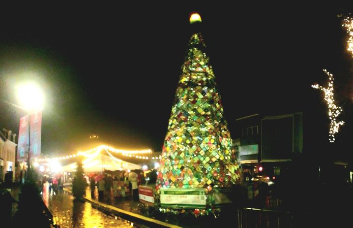 Op de Grote Markt van Herentals stond de Grootste Warme Kerstboom opgesteld