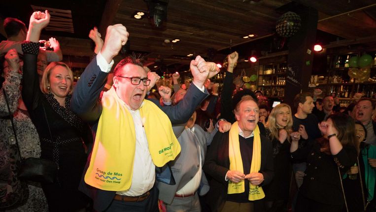 Richard de Mos, van de lokale partij Groep de Mos, viert een feestje na zijn overwinning in Den Haag. Beeld ANP