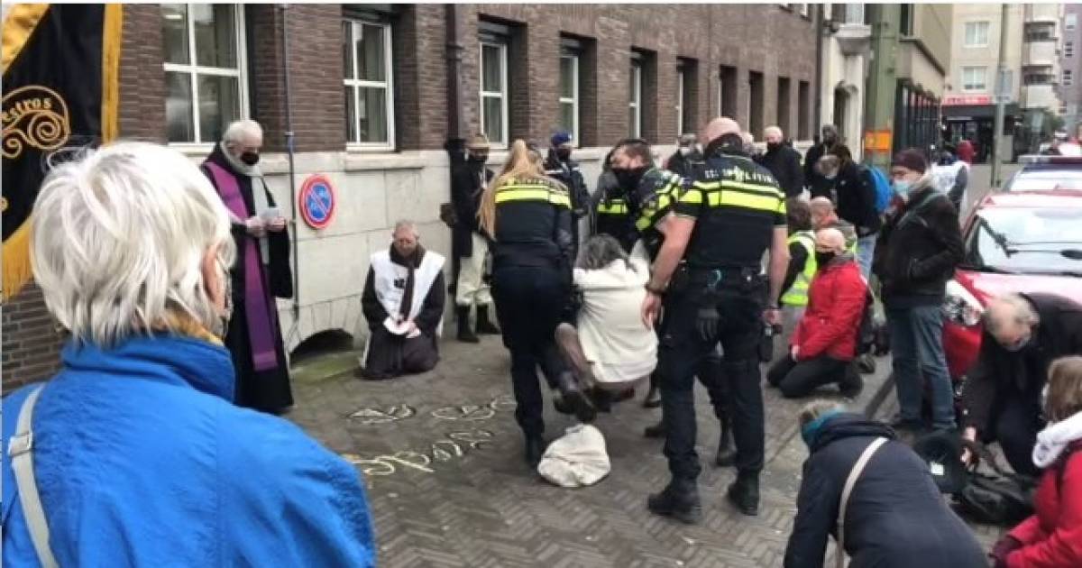 Organisator van demonstratie hekelt optreden politie: ‘Die gearresteerde man deed geen vlieg kwaad' .
