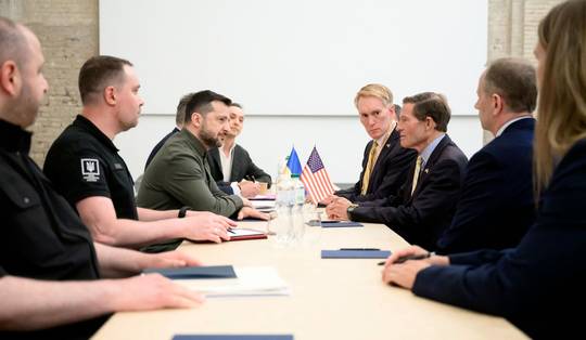Zelensky vindt verkiezingen in oorlogstijd levensgevaarlijk voor Oekraïne