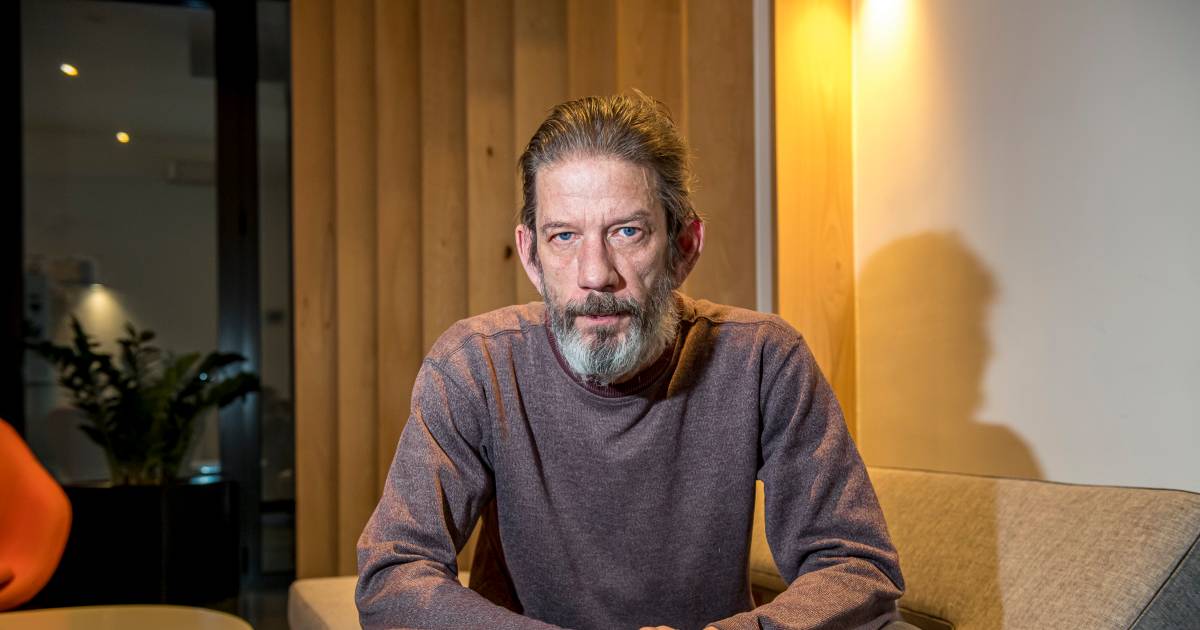 Buurman Chris Dusauchoit Beschuldigt Hem Van Bedreigingen In Vliegenplaag Zaak Hij Zit Compleet Op Z N Tandvlees Showbizz Hln Be