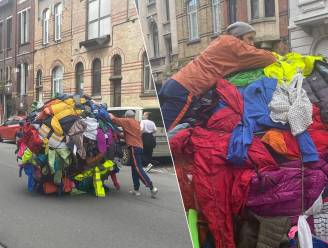 KIJK. Gigantische kledingbal rolt door Gent om aandacht te vragen voor eerlijke kleren