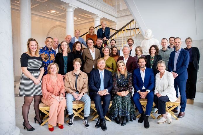 Koning Willem-Alexander en Koningin Maxima lunchen met Nederlanders die zich hebben onderscheiden door een bijzondere prestatie.
