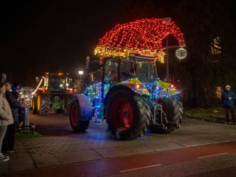 Boeren sturen kerstgroet aan Twente en Achterhoek: ‘Mooi man, trekkers kiek’n!’