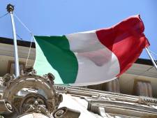 L'Italie assouplit ses mesures et réserve le vaccin d'AstraZeneca aux plus de 60 ans