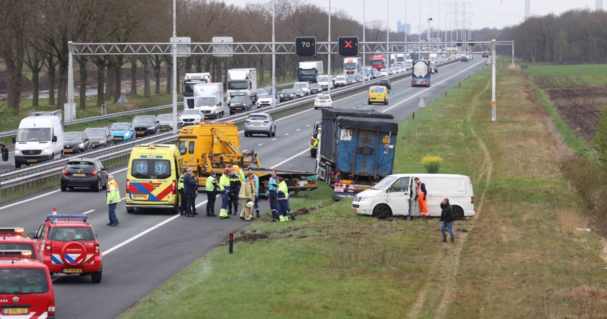 Grote file op A58 tussen Eindhoven en Tilburg door ongeluk met vrachtwagen.