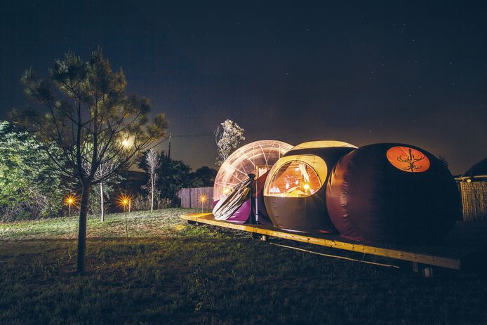 Puoi effettivamente fissare le stelle e la Via Lattea dal tuo letto in una serie di bolle.