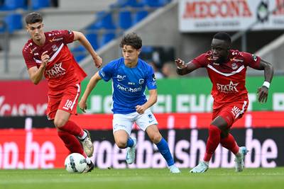 LIVE GENK-DENDER. Limburgers in the lead, top scorer Tolu fumbles the ball into the goal