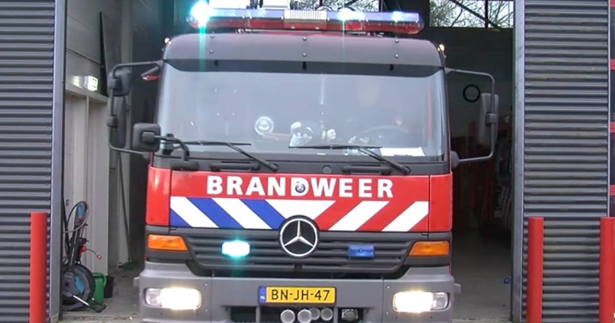 Landbouwvoertuig vat vlam op erf van boerderij in Poortvliet | Tholen ...