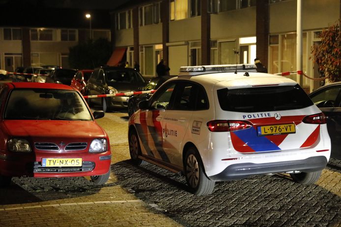 De vrouw van de man raakte gewond. Ook de kinderen liepen lichte verwondingen op.