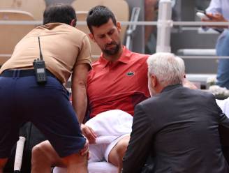 ROLAND GARROS. Geblesseerde Djokovic “weet niet” of hij kwartfinale kan spelen, Zverev ‘s nachts door na vijfsetter