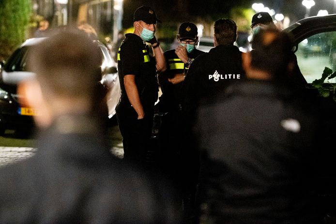 September 2018: Politieonderzoek in een woning in Vlaardingen in verband met een grote anti-terreuractie waarbij zeven mannen werden aangehouden in Weert en Arnhem.