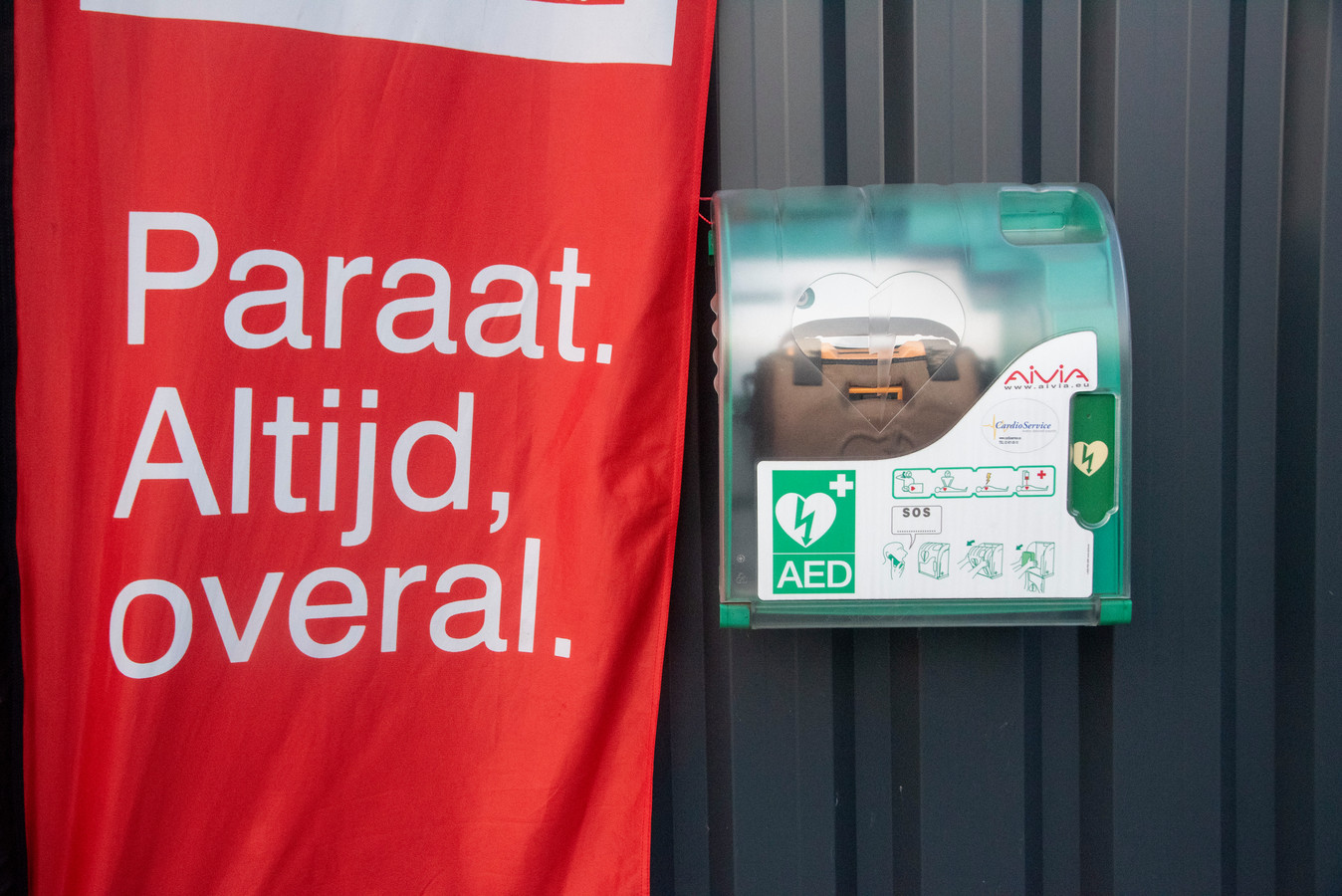 Rode Kruis medewerker redt leven dankzij openbare AEDdefibrillator