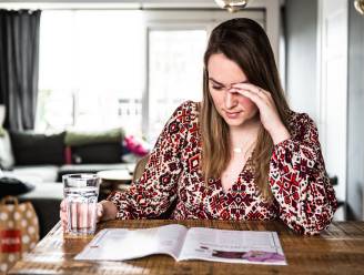 Marith (24) moest haar studies stopzetten wegens clusterhoofdpijn: “Het voelt alsof er met hete messen in mijn oog wordt gestoken”