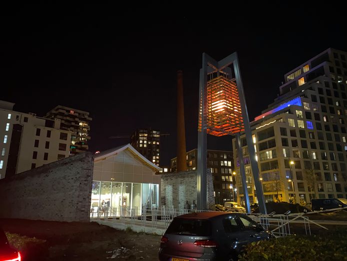 Opening Chinees Paviljoen Strijp-S in Eindhoven, met de moderne lantaarn.