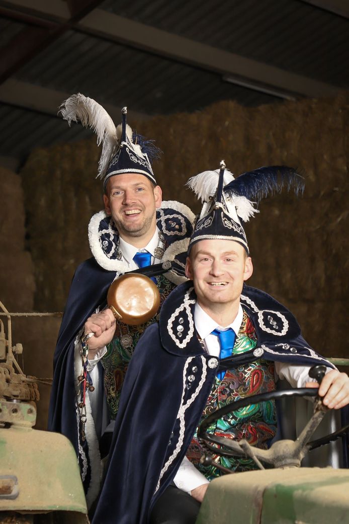 Prins Sjokke (Ruud van Aaken, links) en adjudant Willem van Aaken.