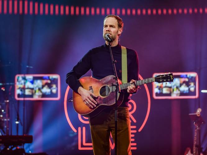 Wannes Cappelle (Het Zesde Metaal) speelt concert in kerk Eksaarde