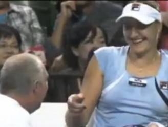 Petrova's trainer noemt Stosur "f*cking bitch" tijdens coaching
