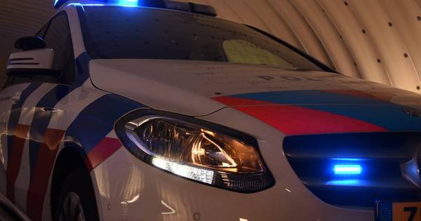 Politie zoekt duo op scooter dat stel mishandelde.