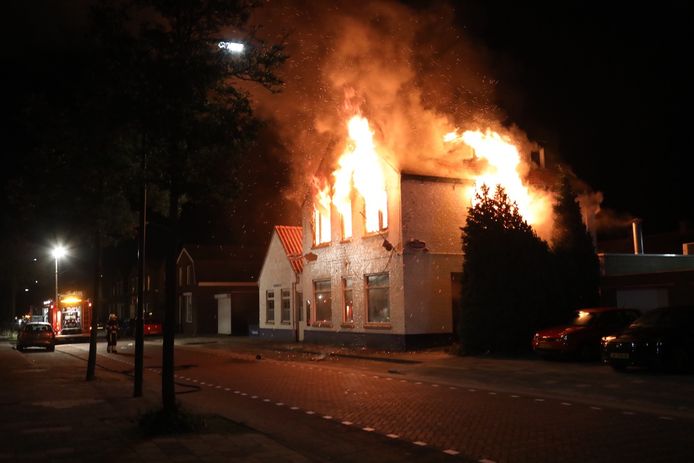 Het leegstaande café 't Fabeltje stond in juli 2017 tot twee keer toe in brand.