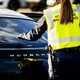 Bij glimmerik kreeg de persoon, de agent, een eigenschap van zijn uniform toegedicht