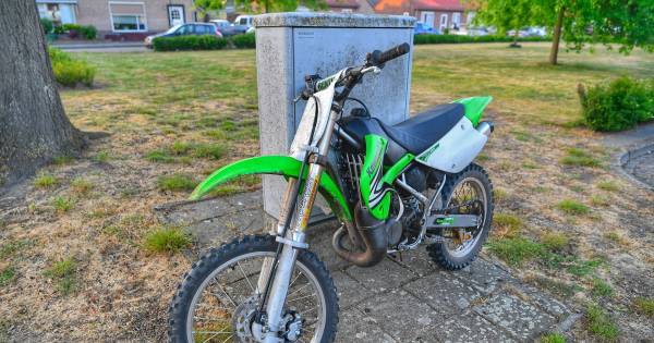Motorrijder met spoed naar ziekenhuis na ongeluk met auto in Luyksgestel - Eindhovens Dagblad