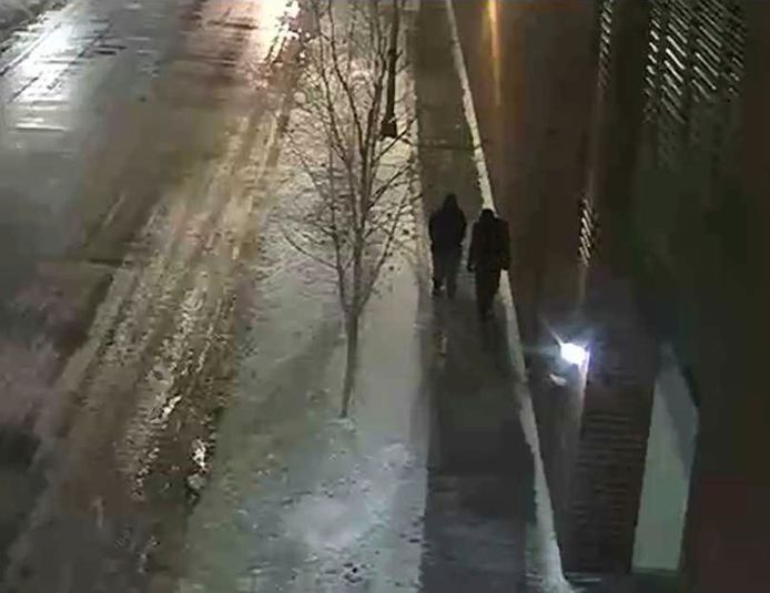 Op dit beeld, dat vrijgegeven is door het Chicago Police Department, zijn de twee personen te zien die Jussie Smollett aangevallen zouden hebben.