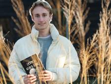 Thomas (20) is de eerste Dichter van de Noord-Veluwe: ‘Volledig vrij voelde ik mij, daar in de Veluwse bossen’