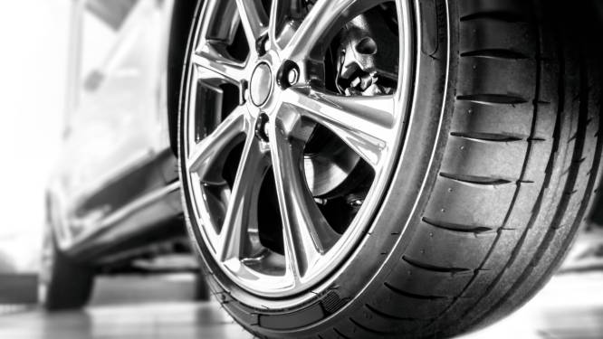 ‘Banden zijn de dominante geluidsbron van een auto, niet de motor of de rijwind’