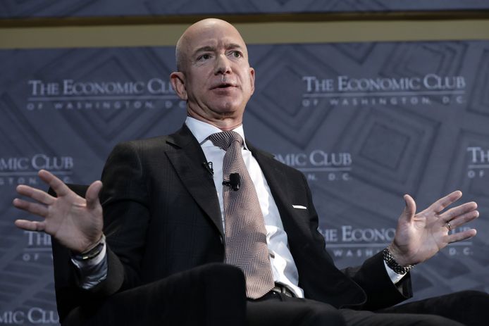 Jeff Bezos, CEO van Amazon. Zijn bedrijf laat weten dat iedereen die de regels overtreedt, bestraft wordt.