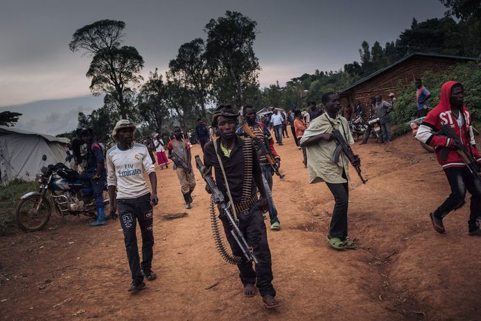 Soldaten van de gewapende groep URDPC/CODECO (Union des Révolutionnaires pour la Défense du Peuple Congolais/Coopérative pour le Développement du Congo) in het dorpje Wadda in de Congolese provincie Ituri.