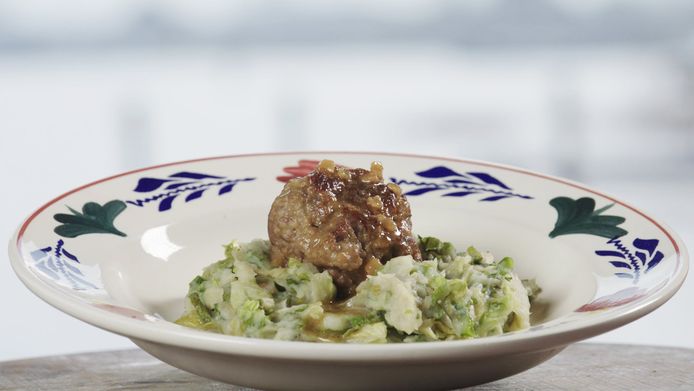 Andijvie met gehaktbal bij het stamppotbuffet tijdens de jaarlijkse begrotingsvergadering van de gemeente Arnhem? Voortaan alléén als die bal vegetarisch is, of de eters moeten speciaal om een beschuitstuiter van vlees vragen.