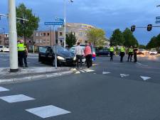 Politiewagen (met hond) botst vol op auto op kruising Apeldoorn