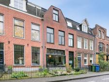 Om de hoek van de Koppelpoort wonen? Dit huis in de Schimmelpenninckstraat staat te koop