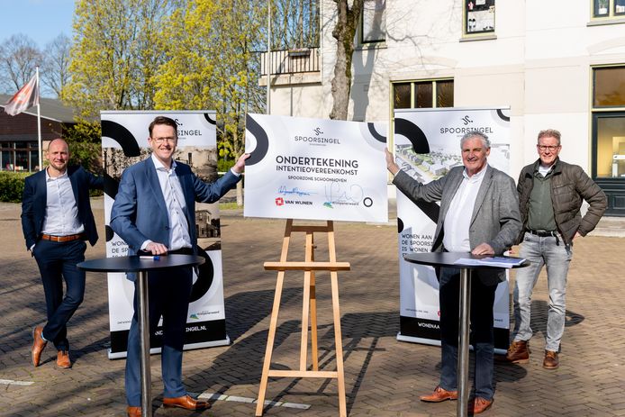 Op 23 april 2021 tekenden de gemeente Krimpenerwaard en ontwikkelaar en bouwer Van Wijnen de intentieovereenkomst voor de nieuwbouwwijk Spoorzone in Schoonhoven.