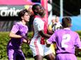 Een jonge Brian Brobbey schermt namens Ajax de bal af in het duel met Real Madrid op het Marveldtoernooi in 2017.