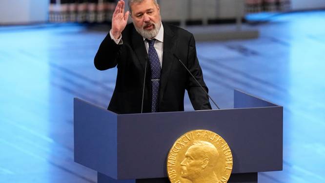 Russische journalist en Nobelprijswinnaar Dmitri Moeratov veilt gouden medaille voor Oekraïense vluchtelingen