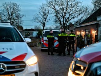Politie valt huis binnen in Moergestel en vindt ‘op vuurwapen gelijkend’ voorwerp, bewoner aangehouden