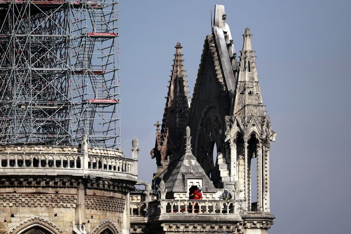 De Notre-Dame een dag na de grote brand