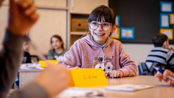 Oekraïense kinderen krijgen Nederlandse les op basisschool in Nieuw-Lekkerland: ‘Goed voor de afleiding en structuur’